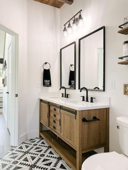 Appartement Modern Smoky Mountain Tiny House à Pigeon Forge Extérieur photo
